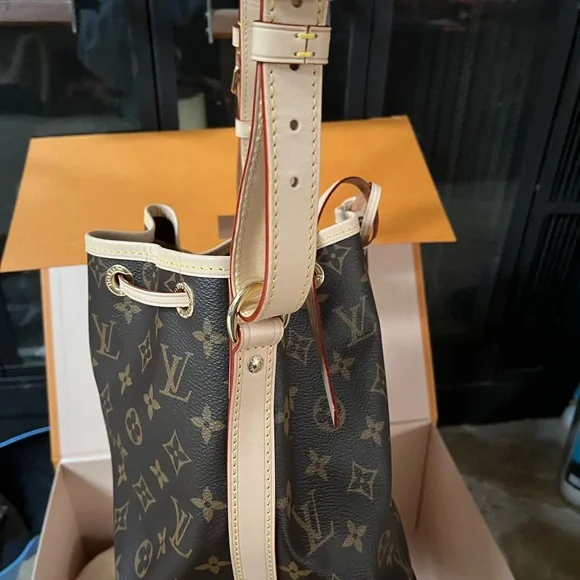Louis Vuitton Monogram Petit Noe bucket bag - Picture 9 of 13